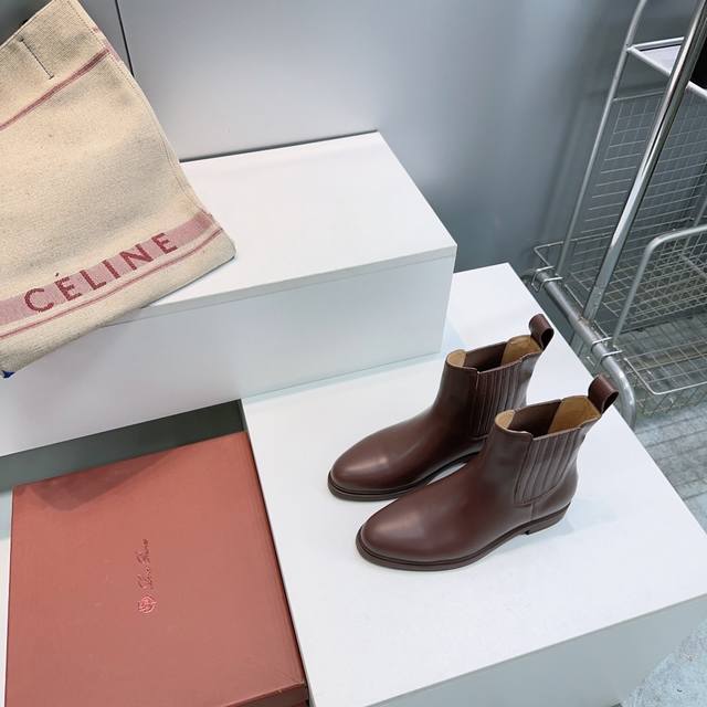 高品质出厂 ！顶级品质Loro Piana25秋冬新款Lp简易弹力松紧一脚蹬短靴裸鞋！意大利顶级奢侈品牌，以羊绒起家， 来自意大利的它追求质量和手工，融创新技术