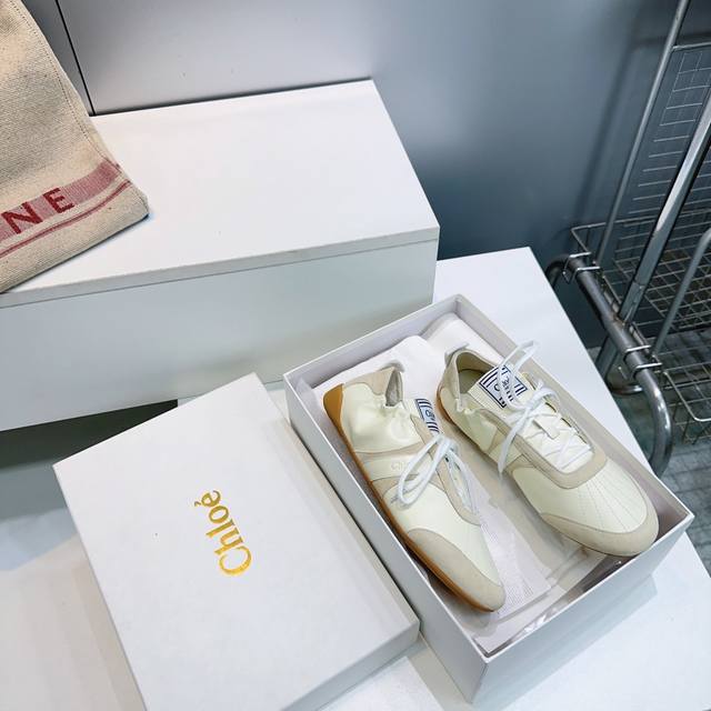 高品质出厂 ！顶级品质Chloe 克洛伊 蔻依 26春夏新款德训鞋阿甘休闲鞋板鞋！ 网红爆款，顶级休闲度假系列 大咖网红一致追求此款，更是断货一度难求，春夏不可