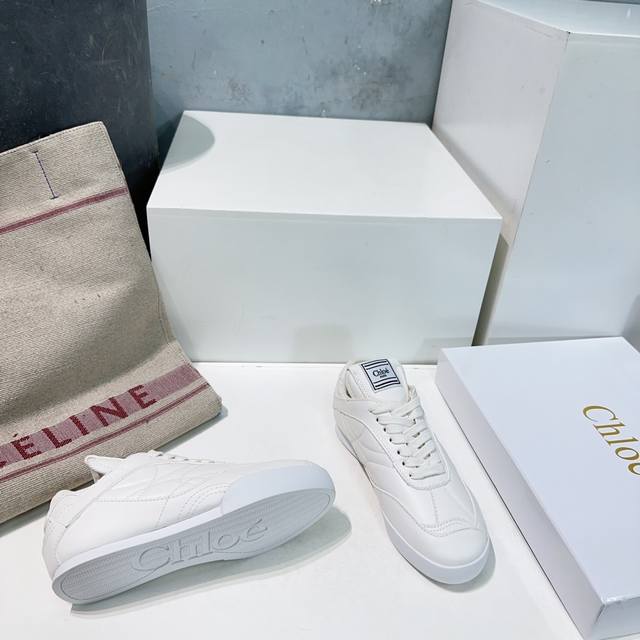 高品质出厂 ！顶级品质Chloe 克洛伊 蔻依 25春夏新款德训鞋休闲鞋板鞋！低帮、高帮系列！ 原版鞋底，全手工穿线，所有的位置刚刚好 ，网红爆款，顶级休闲度假