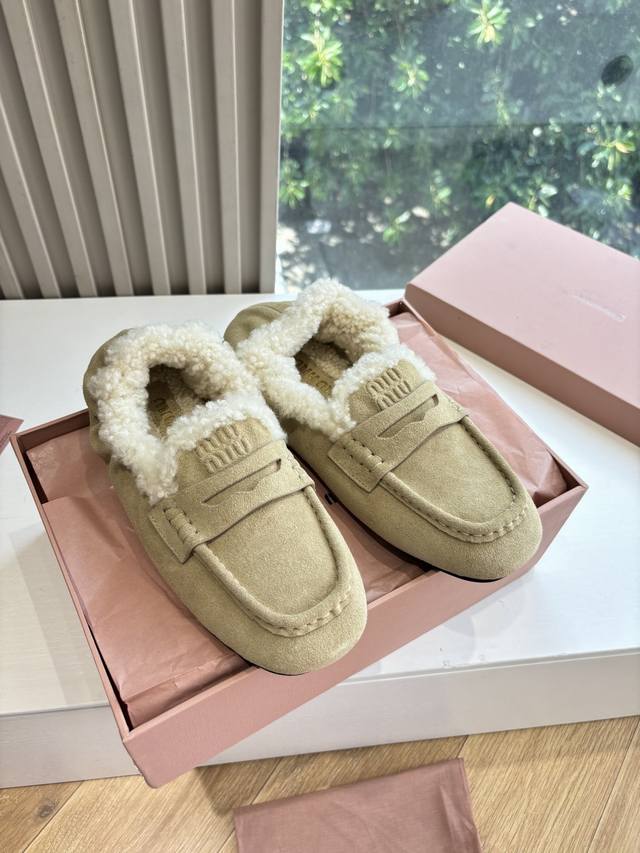 所见即所得G0286现货供应Miumiu*缪缪厚底2025年新款英伦风羊毛乐福鞋棉鞋 怎么穿都好看今夏时髦精最爱 看起来不怎么舒服 上脚超级舒服 面料：磨砂鹿皮