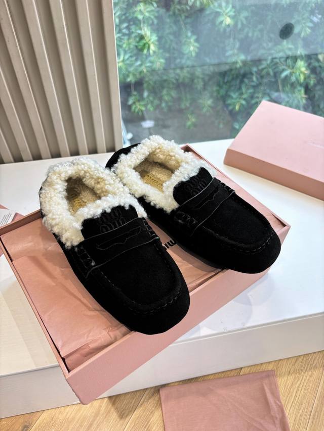 所见即所得G0286现货供应Miumiu*缪缪厚底2025年新款英伦风羊毛乐福鞋棉鞋 怎么穿都好看今夏时髦精最爱 看起来不怎么舒服 上脚超级舒服 面料：磨砂鹿皮
