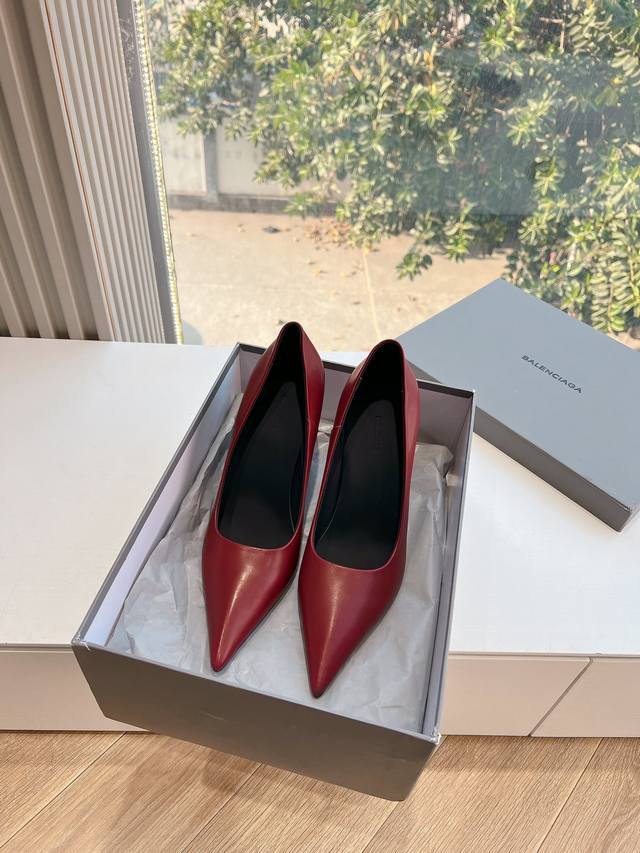 所见即所得G0286Balencia*A25Ss 奇异跟 弓形高跟单鞋主推款，＂钢心铁跟＂深口尖头单鞋和刀头状方头凉鞋弓形高跟采用＂钢心制作铁跟＂深口尖头单鞋和