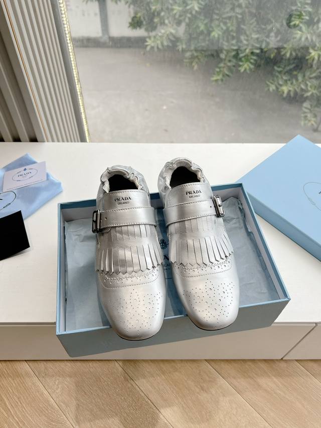 G0286顶级品质Prad* 25Ss 普拉达走秀款复古流苏半拖鞋单鞋爆款！走秀款 复古感时髦满满 随意百搭 时尚休闲 独到味道，人人都爱也轻松驾驭 每年都会爆