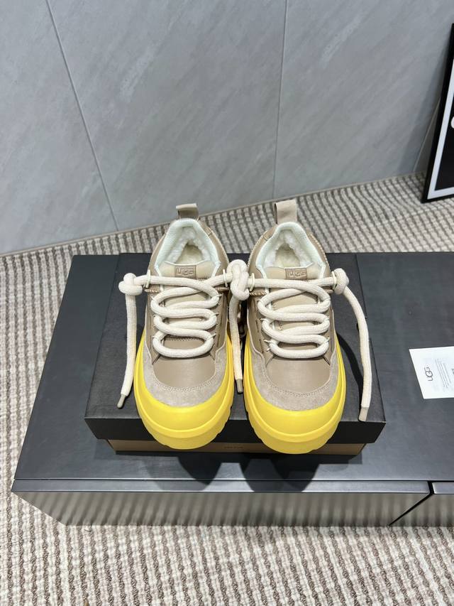 出厂:情侣 独家顶级版本 Ugg~25Vs爆款松糕厚底休闲鞋系列 情侣厚底毛里休闲鞋 一款不会撞衫的鞋子、简约的隔板设计上斑点的大底、鞋面真丝卷毛、秋冬季必备款