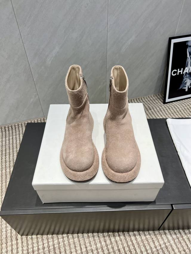 出厂: 独家顶级版本 The Row2025Vs早秋最新休闲爆款靴子系列 圆头厚底拉链短靴 原版一比一开模复刻，超级百搭好看，刘雯同款，点赞无数，原版版型，脚感