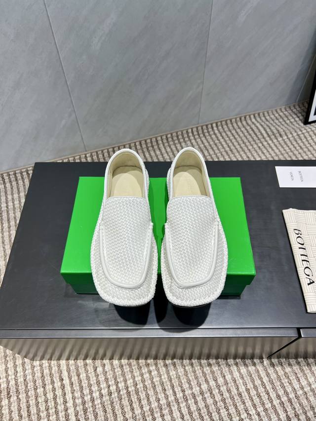 出厂：女 男 独家顶级版本 2025Vs秋季最新情侣乐福系列 Bv全新的 Eliot 以复古乐福鞋为设计灵感，童趣 的色彩焕发青春活力男女同款，可以做情侣鞋穿着