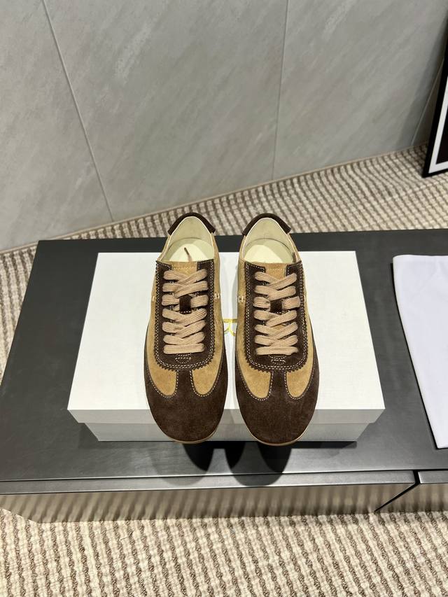 出厂: 独家顶级版本 The Row～小众潮牌25Vs秋季休闲新款系列 圆头拼色休闲鞋 原版一比一打造舒适度、包裹性都比较好。个性十足，很好驾驭各种风格衣服搭配