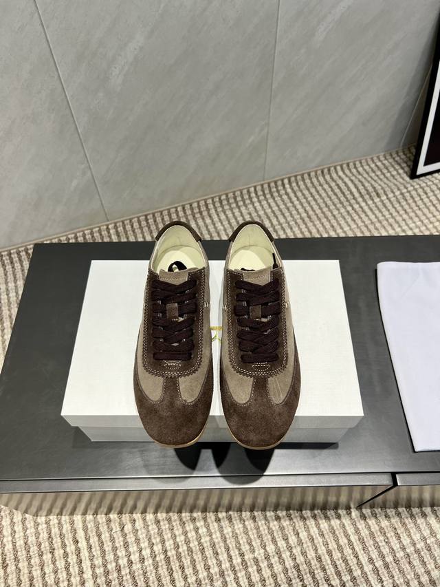 出厂: 独家顶级版本 The Row～小众潮牌25Vs秋季休闲新款系列 圆头拼色休闲鞋 原版一比一打造舒适度、包裹性都比较好。个性十足，很好驾驭各种风格衣服搭配