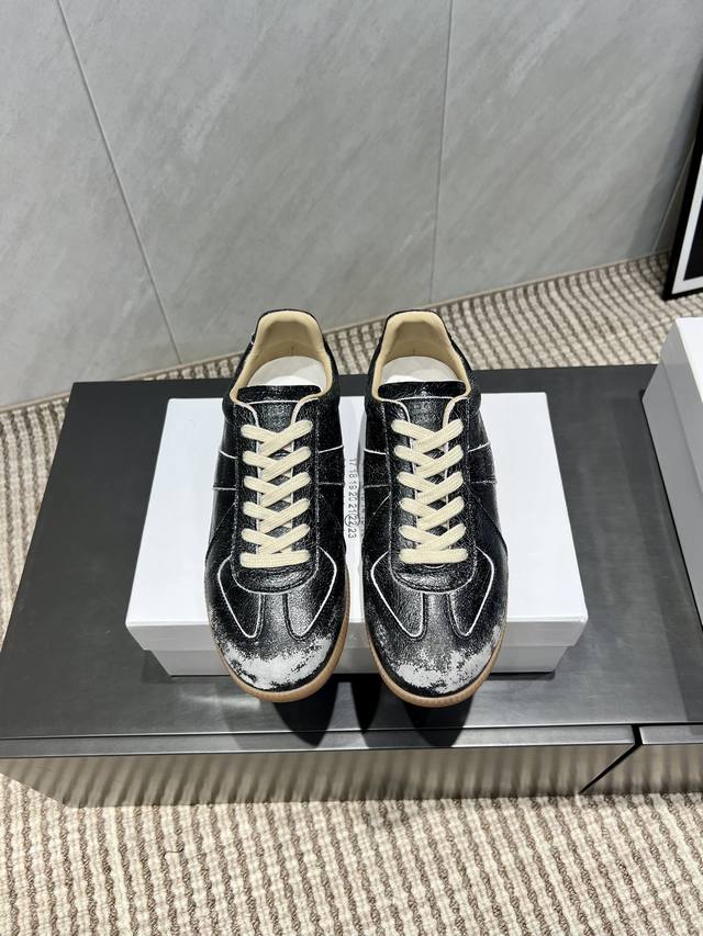 出厂:情侣 独家顶级版本 M*M6M*Aison M*Argiela~25Vs秋季经典复古休闲系列 圆头复古休闲鞋 光听到复古风就能立刻想到经典M*Argina