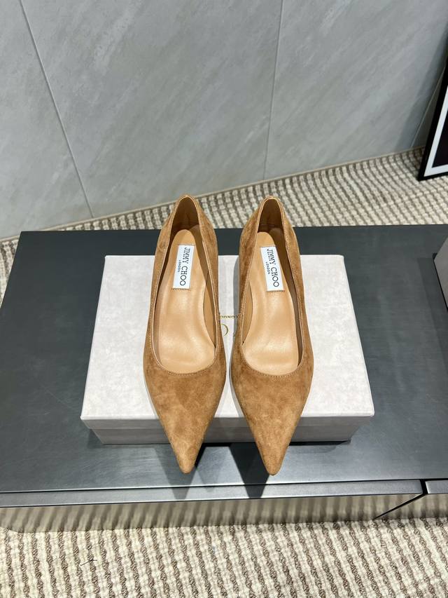 出厂： 独家顶级版本 Jimmychoo～25Vs秋季最新时装爆款单鞋系列 尖头猫跟单鞋 原版顶级复刻，超高品质奉上时髦有范～ 新品独家首发，绝对让你独一无二