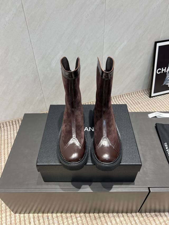 出厂: 独家顶级版本 Chane*小香25Vs秋季专柜最新靴子系列 圆头厚底短靴 香奈儿女士钟爱简约又难以抗拒系 搭配展现与众不同的穿搭风格、自由混搭闪耀到位跟