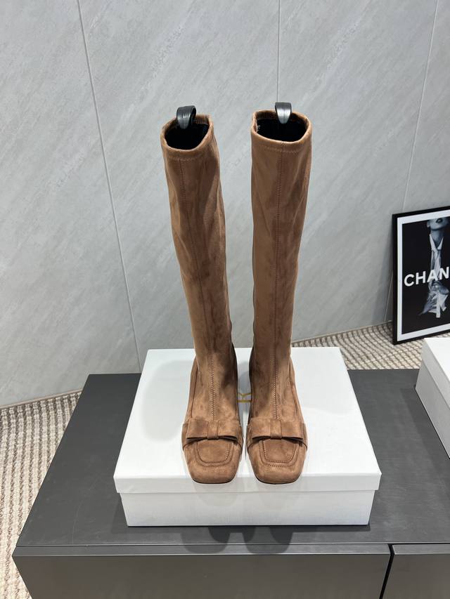 出厂: 独家顶级版本 The Row～2025Vs早秋最新爆款靴子系列 方头蝴蝶结弹力长靴 原版一比一开模复刻，超级百搭好看，刘雯同款，点赞无数，原版版型，脚感