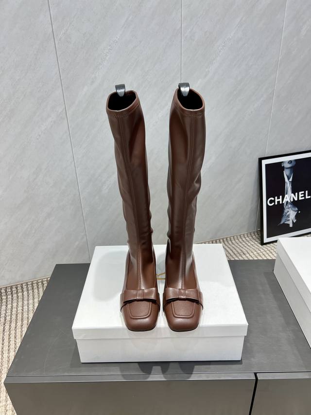 出厂: 独家顶级版本 The Row～2025Vs早秋最新爆款靴子系列 方头蝴蝶结弹力长靴 原版一比一开模复刻，超级百搭好看，刘雯同款，点赞无数，原版版型，脚感