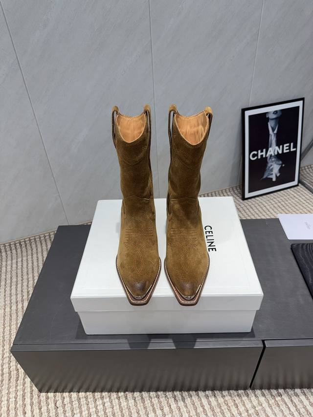 出厂: 独家顶级版本 Celin*赛*琳2025Vs秋冬最新爆款马丁靴系列 尖头复古罗马中靴 Lisa同款超火复古凯旋门松糕厚底绑带马丁靴！ 25秋冬最爆款系列