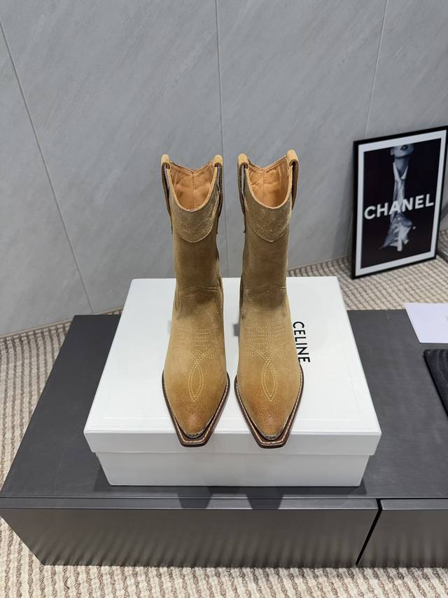 出厂: 独家顶级版本 Celin*赛*琳2025Vs秋冬最新爆款马丁靴系列 尖头复古罗马中靴 Lisa同款超火复古凯旋门松糕厚底绑带马丁靴！ 25秋冬最爆款系列