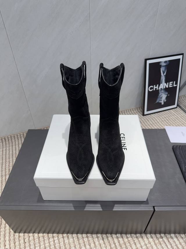 出厂: 独家顶级版本 Celin*赛*琳2025Vs秋冬最新爆款马丁靴系列 尖头复古罗马中靴 Lisa同款超火复古凯旋门松糕厚底绑带马丁靴！ 25秋冬最爆款系列