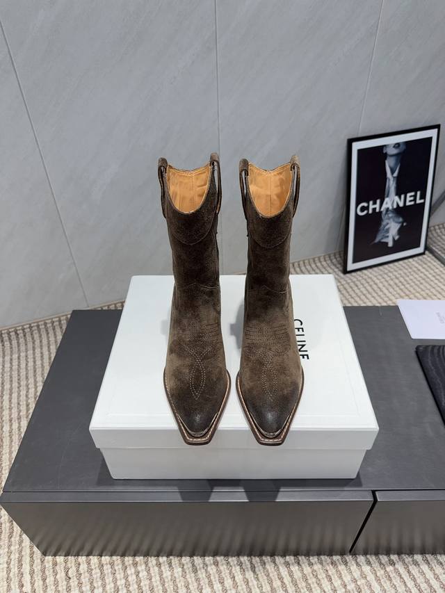 出厂: 独家顶级版本 Celin*赛*琳2025Vs秋冬最新爆款马丁靴系列 尖头复古罗马中靴 Lisa同款超火复古凯旋门松糕厚底绑带马丁靴！ 25秋冬最爆款系列