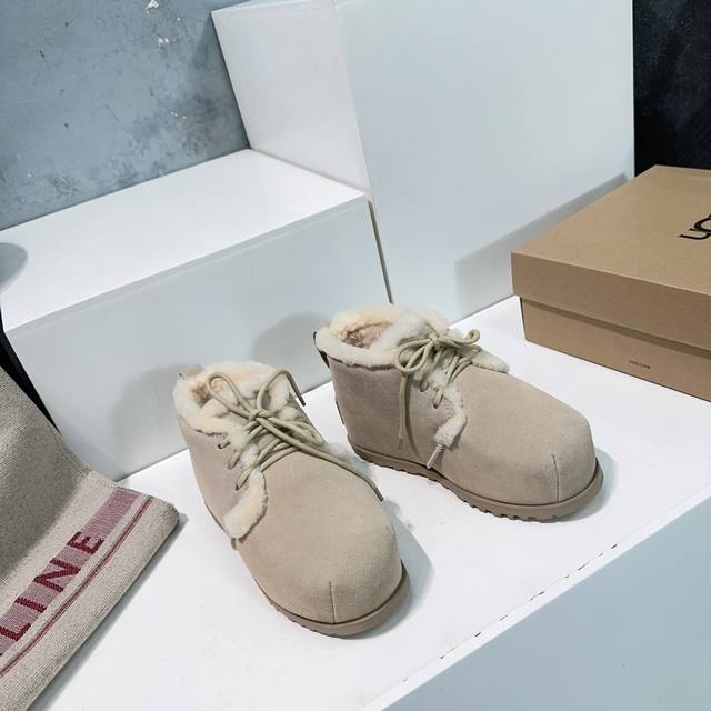 高品质出厂 ！顶级品质Ugg油鸡鸡25Ss秋冬毛毛雪地靴皮毛一体保暖面包包子鞋！ Lisa 海莉 Jennie同款 ～显高还又拉腿长 看多了经典款 需要一些点缀