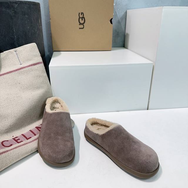高品质出厂 ！顶级品质Ugg油鸡鸡2025Ss秋冬新款羊羔毛包头半拖雪地靴！ 简易百搭款！真的太复古太美啦！稳稳的拿捏了秋冬的氛围 皮料选用皮毛一体的澳洲羊毛