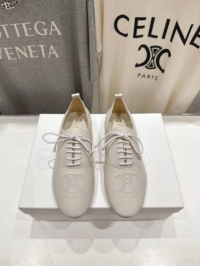 高版本出厂 Celine*赛琳F052 2025Ss新款玛丽珍布洛克复古风平底休闲乐福鞋单鞋 网红爆款来袭！各大网红抢先体验、Celine网红Ins种草神器、非