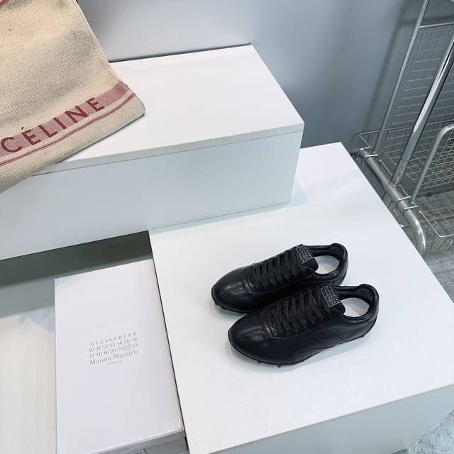 高品质出厂女 ！男 ！情侣款！顶级品质Maison Margiela 25Ss秋冬新品Mm6德训鞋阿甘休闲鞋饼干鞋！ 太戳时髦点了 色调柔和又高级 设计悄悄增高