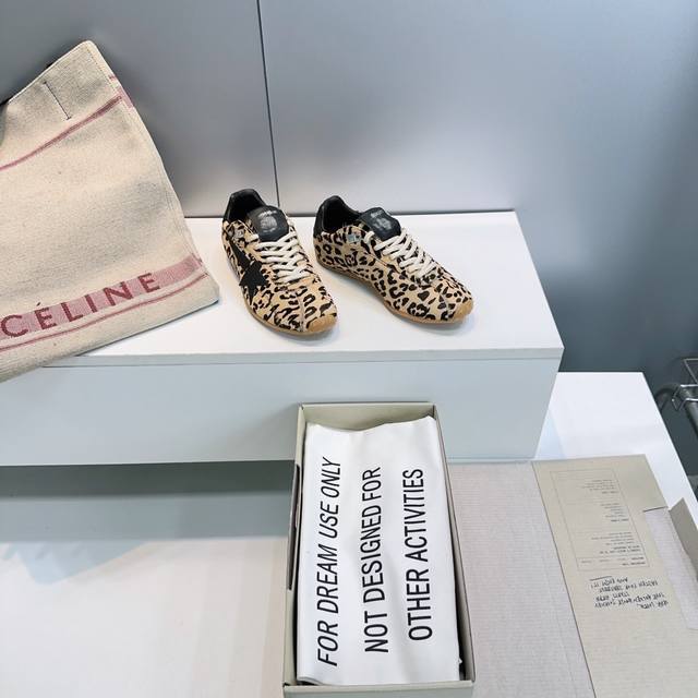 高品质出厂 ！顶级品质Ggdb 25秋冬最新款阿甘休闲薄底德训鞋小脏鞋运动鞋！ 搭配牛仔裤、连衣裙、西装裤都适配，日常通勤或周末出游都能穿，越穿越有味道。 面料