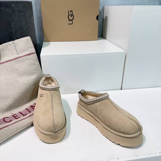 高品质出厂 ！顶级品质Ugg油鸡鸡25Ss秋冬新款名族风厚底刺绣懒人半拖雪地靴 Lisa 海莉 Jennie同款 一款增高神器～显高还又拉腿长 看多了经典款 需