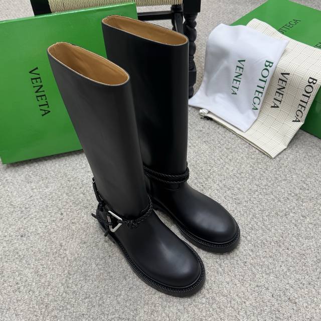 代购级长 短 Bv 2025秋冬最新今年肯定大火的长靴之一 大圆头高筒及膝款骑士靴子 Zp定制Bv原版皮 进口头层植鞣牛皮 棕色水染牛皮内里 Zp级别全新开模T