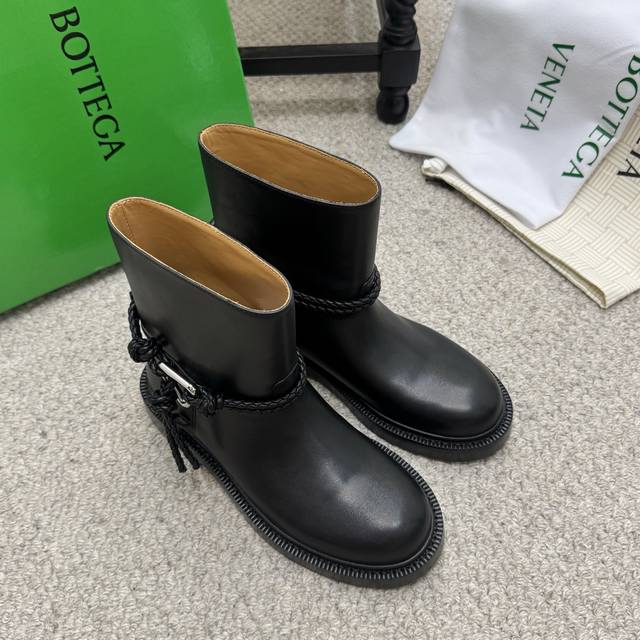 代购级长 短 Bv 2025秋冬最新今年肯定大火的长靴之一 大圆头高筒及膝款骑士靴子 Zp定制Bv原版皮 进口头层植鞣牛皮 棕色水染牛皮内里 Zp级别全新开模T