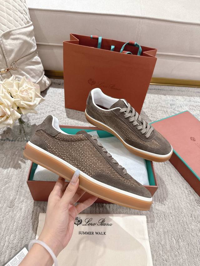 高版本 出厂 男+10 新品发售 官网同款，采用 Wish 超软牛皮面料制作｜鞋面采用进口粗布呢子系列 超柔牛皮面料制作工艺｜内里垫脚羊皮，中底羊皮，全方位一比