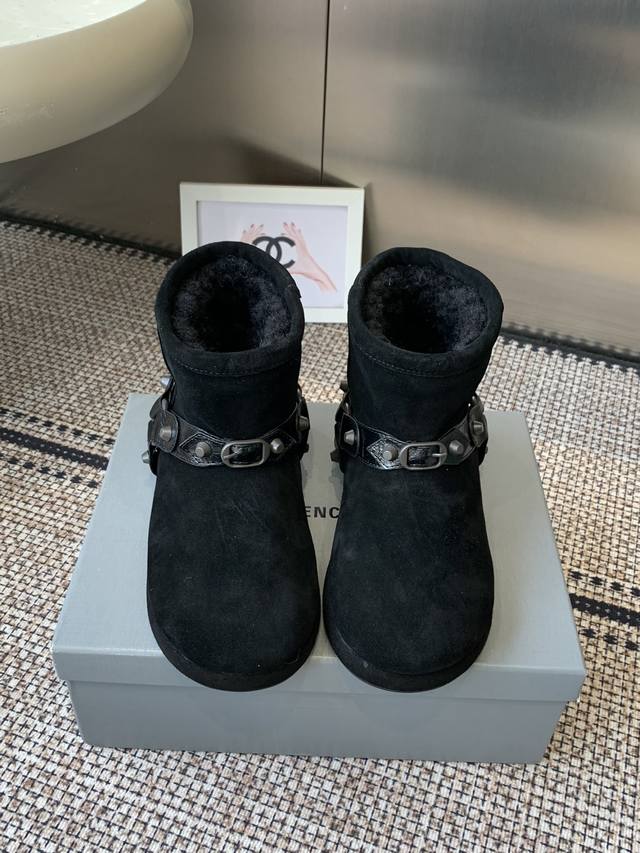 Balenciaga巴黎世家滑雪系列 最新款 雪地靴 正品Rmb12520购入开发 完美复刻 设计师推出探索时尚界对于原创与挪用的概念、以全新系列致敬传承与经典