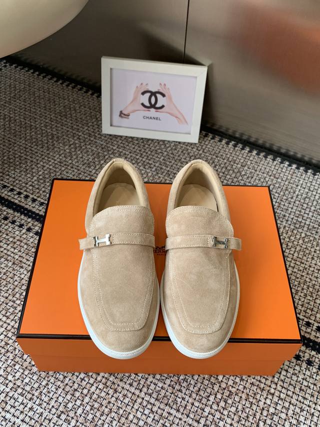 女款 男款 Hermes 爱马仕 经典H 情侣款乐福鞋 英伦复古设计 经久不衰 休闲 简约风格免系带休闲运动鞋 舒适 休闲 百搭 面料: 牛反绒 小牛皮 内里: