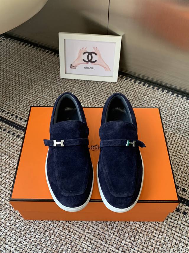 女款 男款 Hermes 爱马仕 经典H 情侣款乐福鞋 英伦复古设计 经久不衰 休闲 简约风格免系带休闲运动鞋 舒适 休闲 百搭 面料: 牛反绒 小牛皮 内里:
