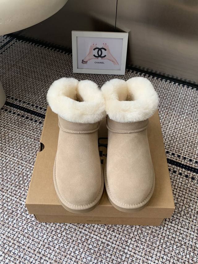顶级版本 Ugg~25Vs秋冬爆款松糕厚底雪地靴系列 纯羊毛低帮雪地靴 一款不会撞衫的鞋子、简约的隔板设计上斑点的大底、鞋面真丝卷毛、秋冬季必备款、无论什么裤子