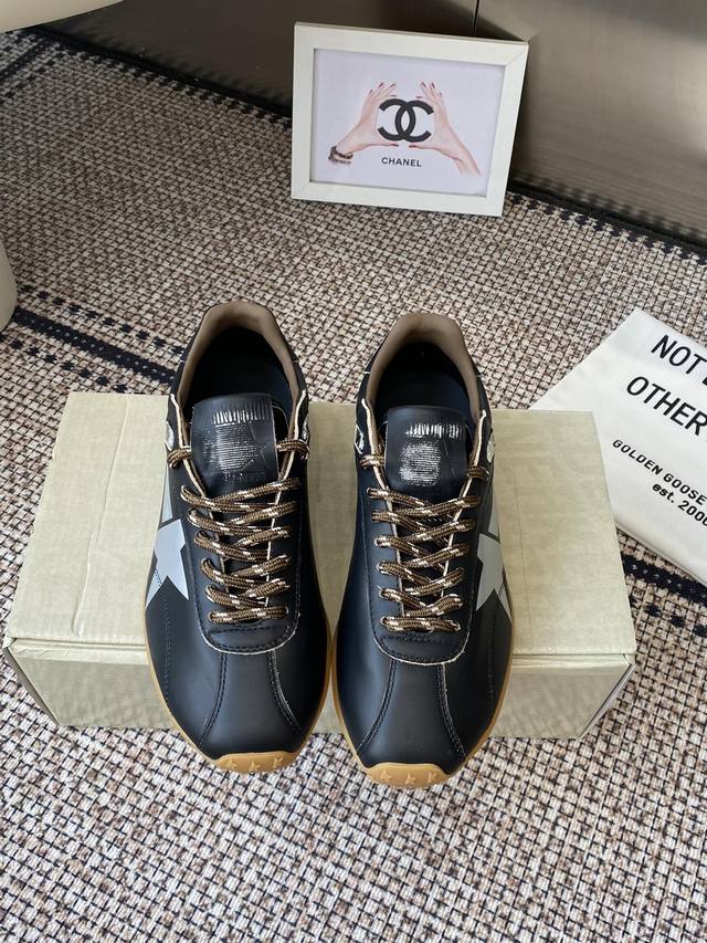 男码50Ggdb新款情侣休闲鞋 顶级版本 专柜限量款 原版一比一开发 所有细节和原版一样 顶级品质出货 经典的延续 百搭神器 个性涂鸦 Size：35-44