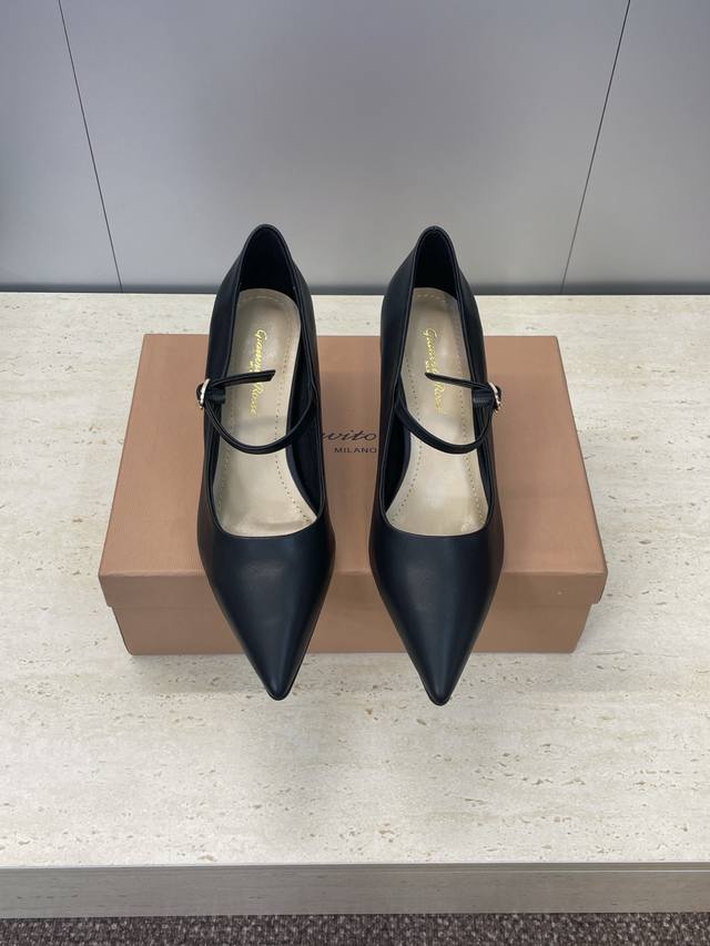 工厂P价P Gianvito Rossi 塞乔.罗茜2025秋冬新款女鞋 Gr字母Logo五金扣高跟尖头单鞋 材质：鞋面进口小牛皮+水染羊皮内里+意大利真皮大底