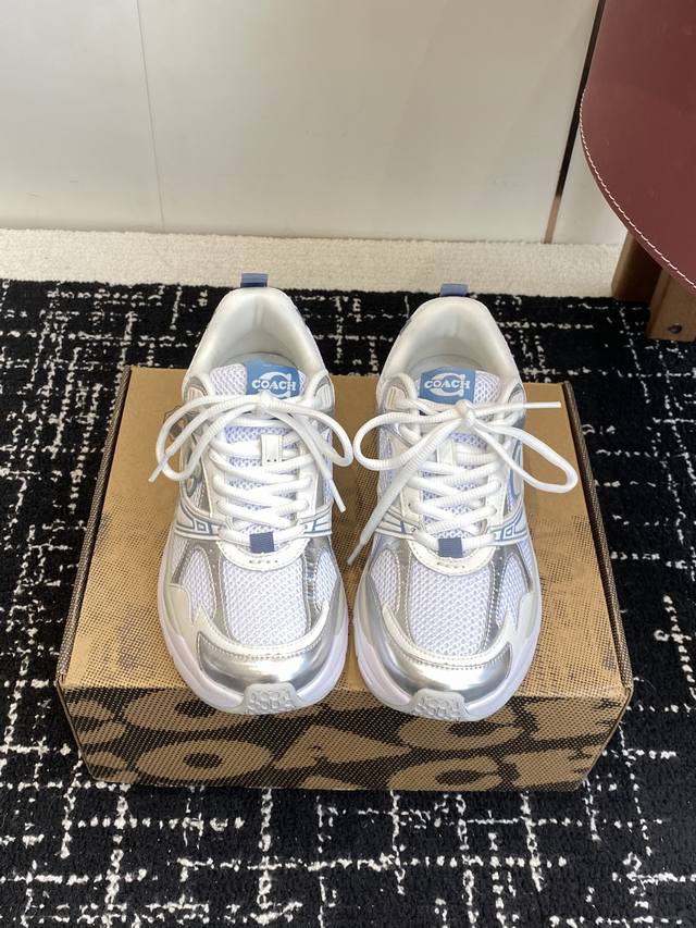 代购级 Coach 寇驰 休闲运动情侣女鞋．官网同步！时尚潮流休闲运动老爹鞋 百搭．颜色搭配典雅美观大方．四季可穿，侧面Logo印刷立体清晰．后领口内包泡棉设计