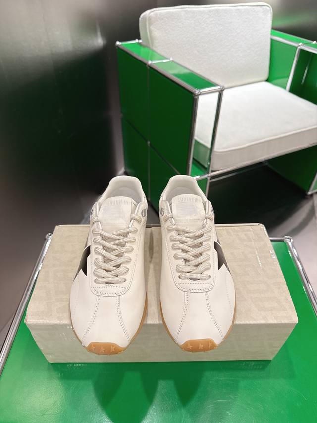 K027Ggdb 25Ss马拉松系列运动鞋 德训鞋 Marathon Speed-70年代美式田径风以简约线条勾勒速度美学 轻薄鞋款突破传统束缚 尼龙面与皮革拼