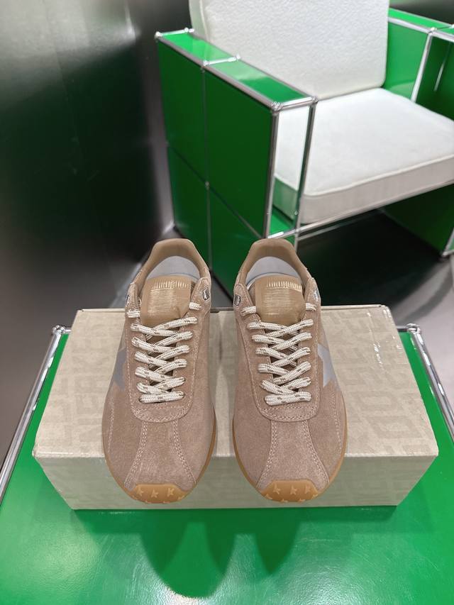 K027Ggdb 25Ss马拉松系列运动鞋 德训鞋 Marathon Speed-70年代美式田径风以简约线条勾勒速度美学 轻薄鞋款突破传统束缚 尼龙面与皮革拼