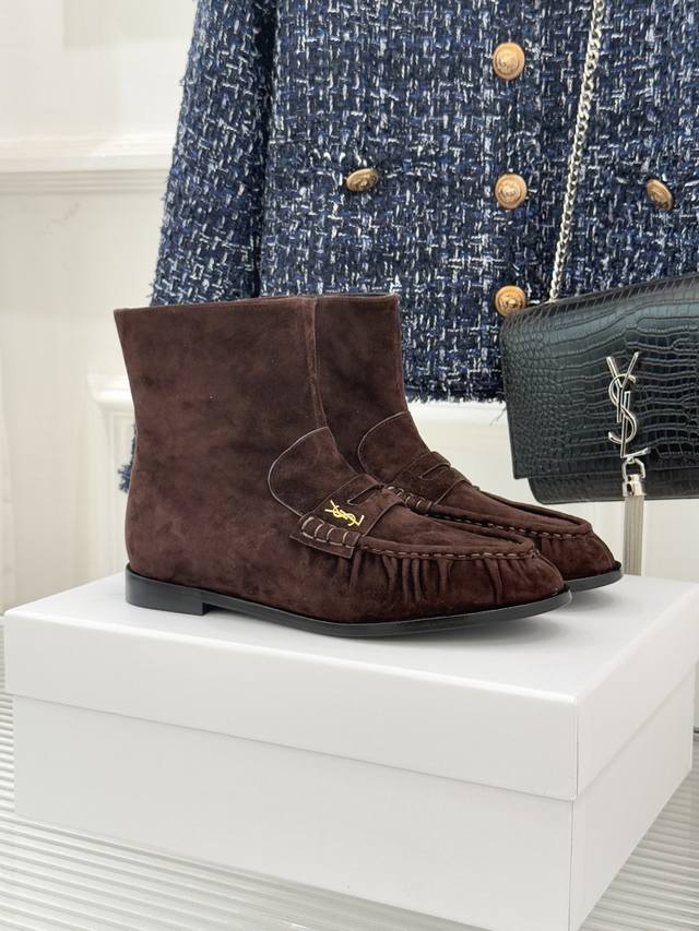 厂价 配原版飞机盒 Saint Lauren*Ysl圣罗兰25Wf新品 Ysl字母褶皱边乐福短靴 当乐福慵懒基因邂逅短靴的利落轮廓 它为秋冬造型注入毫不费力的时