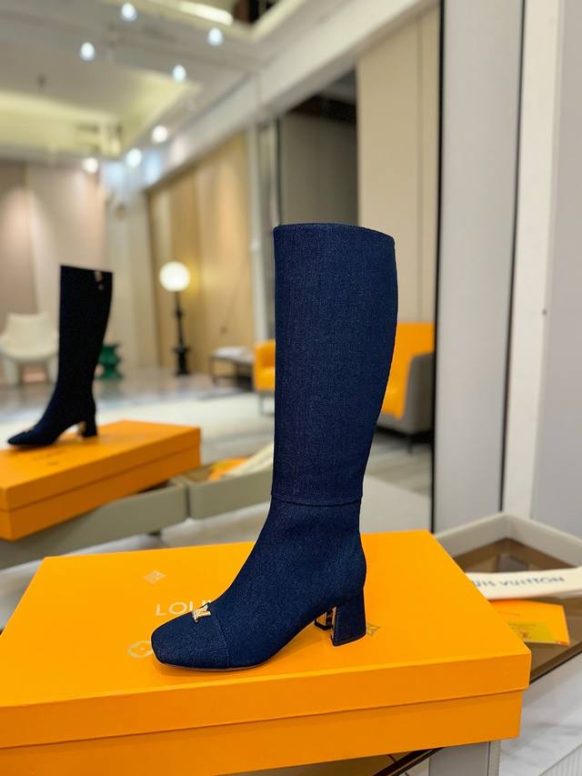 价格P： L家秋冬 专柜 走秀16寸高靴、官网系列、同步更新、完美楦型+小V扣设计、再现经典、款式简单大方、走路不累脚、不挑人、上脚大气好看、原版倒模楦型，极致