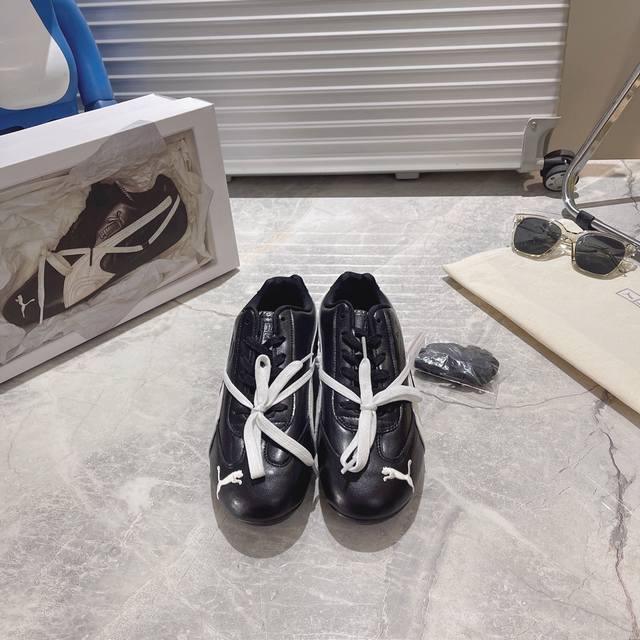 出厂 Rose X Sed Ls联名系列 薄底赛车 德训双鞋带休闲鞋 融合了Rose与生俱米的率性魅力与运动垄格 加衬鞋领 柔软不易磨脚 橡胶薄底 轻盈贴地 舒