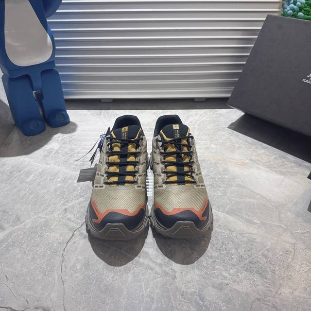 出厂 Kailas Fuga Du Boa 凯乐石 远征5 乌木灰 越野机能跑鞋 鞋面主体部分采用网状薄翼材质中底是大坡王最具特色的山形结构 Vibram Me