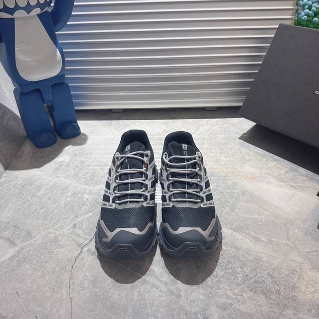 出厂 Kailas Fuga Du Boa 凯乐石 远征5 乌木灰 越野机能跑鞋 鞋面主体部分采用网状薄翼材质中底是大坡王最具特色的山形结构 Vibram Me