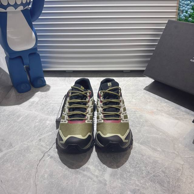 出厂 Kailas Fuga Du Boa 凯乐石 远征5 乌木灰 越野机能跑鞋 鞋面主体部分采用网状薄翼材质中底是大坡王最具特色的山形结构 Vibram Me