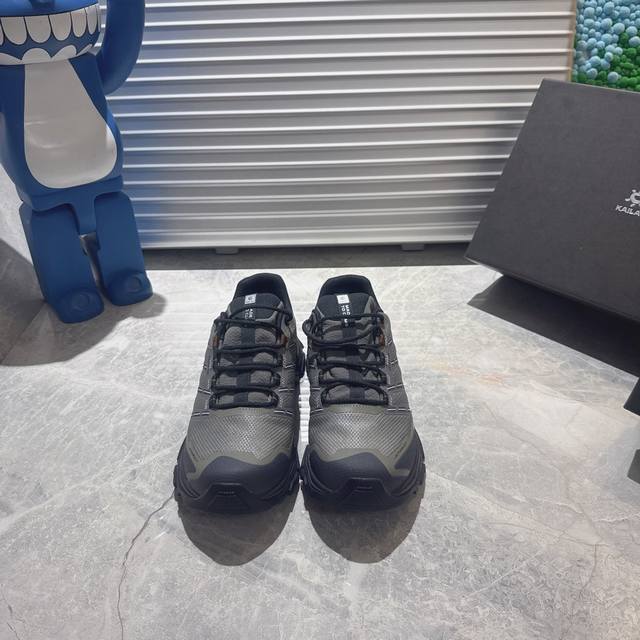 出厂 Kailas Fuga Du Boa 凯乐石 远征5 乌木灰 越野机能跑鞋 鞋面主体部分采用网状薄翼材质中底是大坡王最具特色的山形结构 Vibram Me