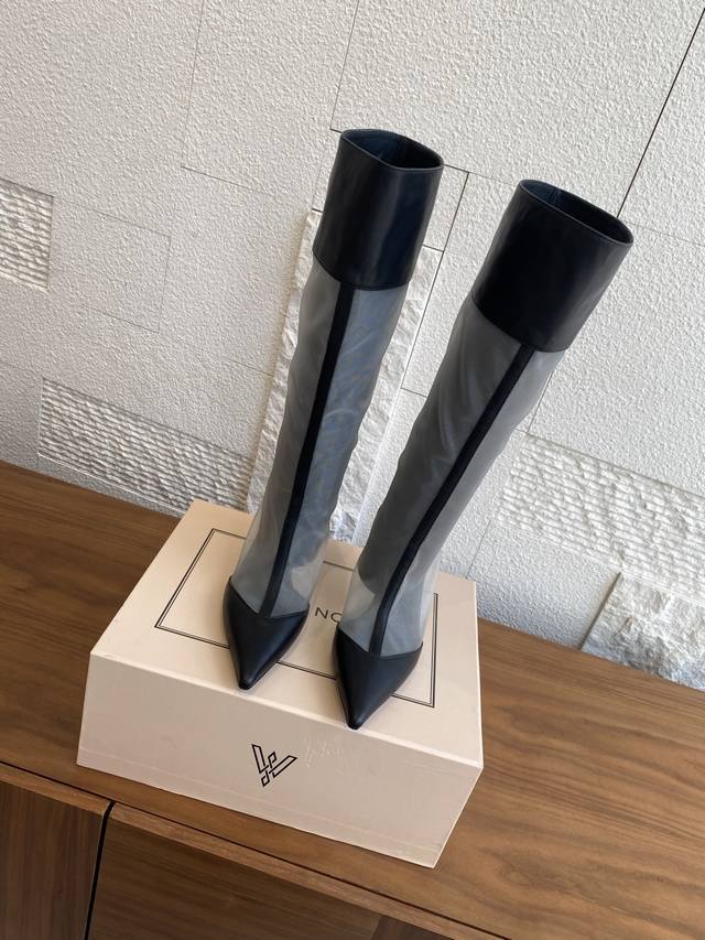 顶级版本:短网靴: ，电绣网: 长网靴: ，电绣网:640 Vanda Novak 25Ss 尖头 纱网 电绣 小猫跟高跟 凉靴 Vanda Novak尖头就跟