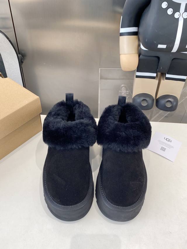 出厂 U家新款塔茨勒居家便鞋，内里真羊毛，牛二层面上脚舒适。三层半组合Eva发泡大底 五个色 经典黑，栗子棕，黎明粉，羚羊棕，芥菜籽 码数35-41