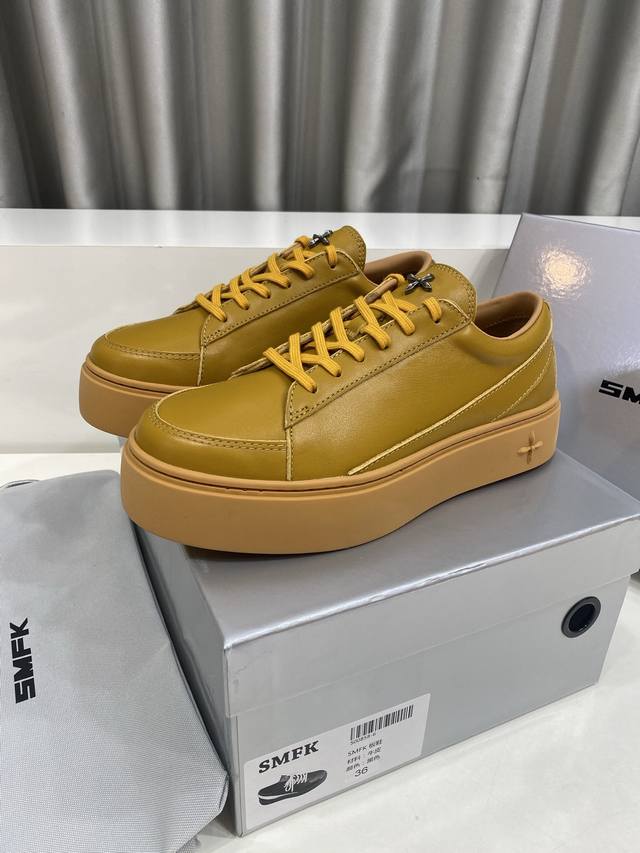 Smfk 小众潮牌 25Ss爆款新品 厚底 休闲鞋 运动鞋 这双Smfk单品，完美诠释了品牌独特的潮流态度与先锋设计理念。 厚底巧妙拉长腿部线条，让穿着者轻松拥