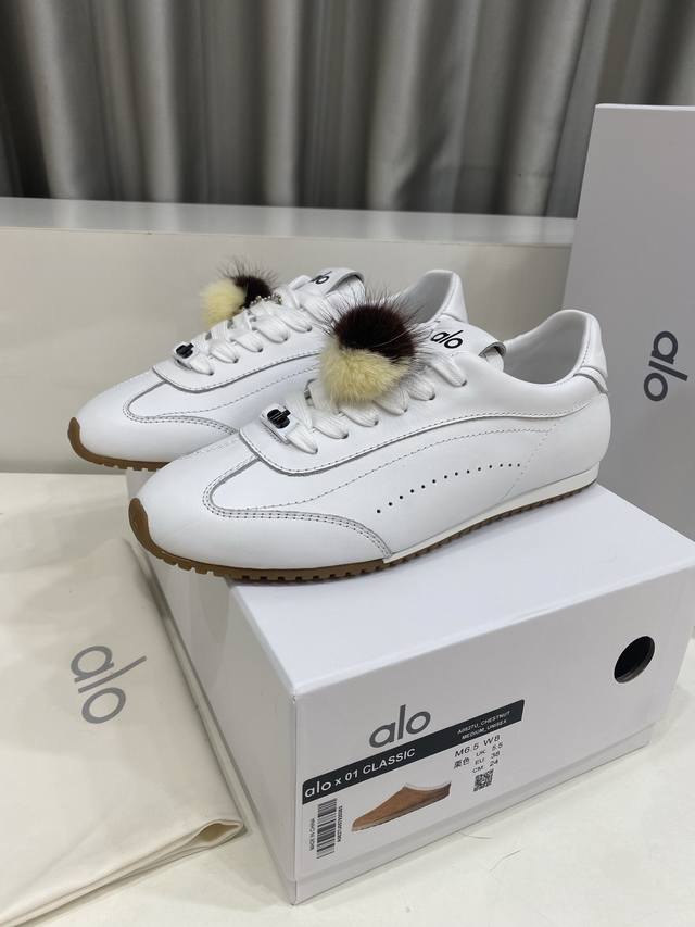 扣子 Alo Yoga 最新爆款Sunset系列 休闲 运动鞋 老钱风 系带 阿甘鞋 德训鞋 原版购入开发 做货 这款Sunset 运动鞋 比耐克更懂女生！上脚